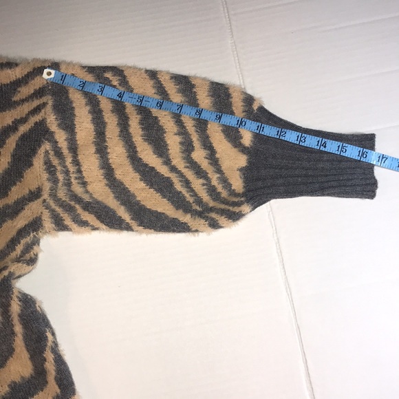 ACOA Zebra Cardigan Gray with Tan Stripes size M - Picture 9 of 11